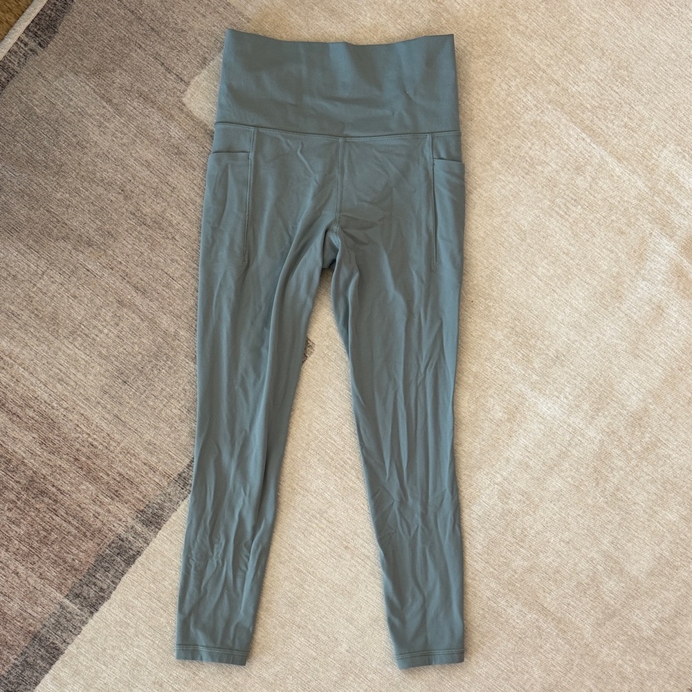 Athleta Salutation Stash Pocket 7/8 Tight Legging